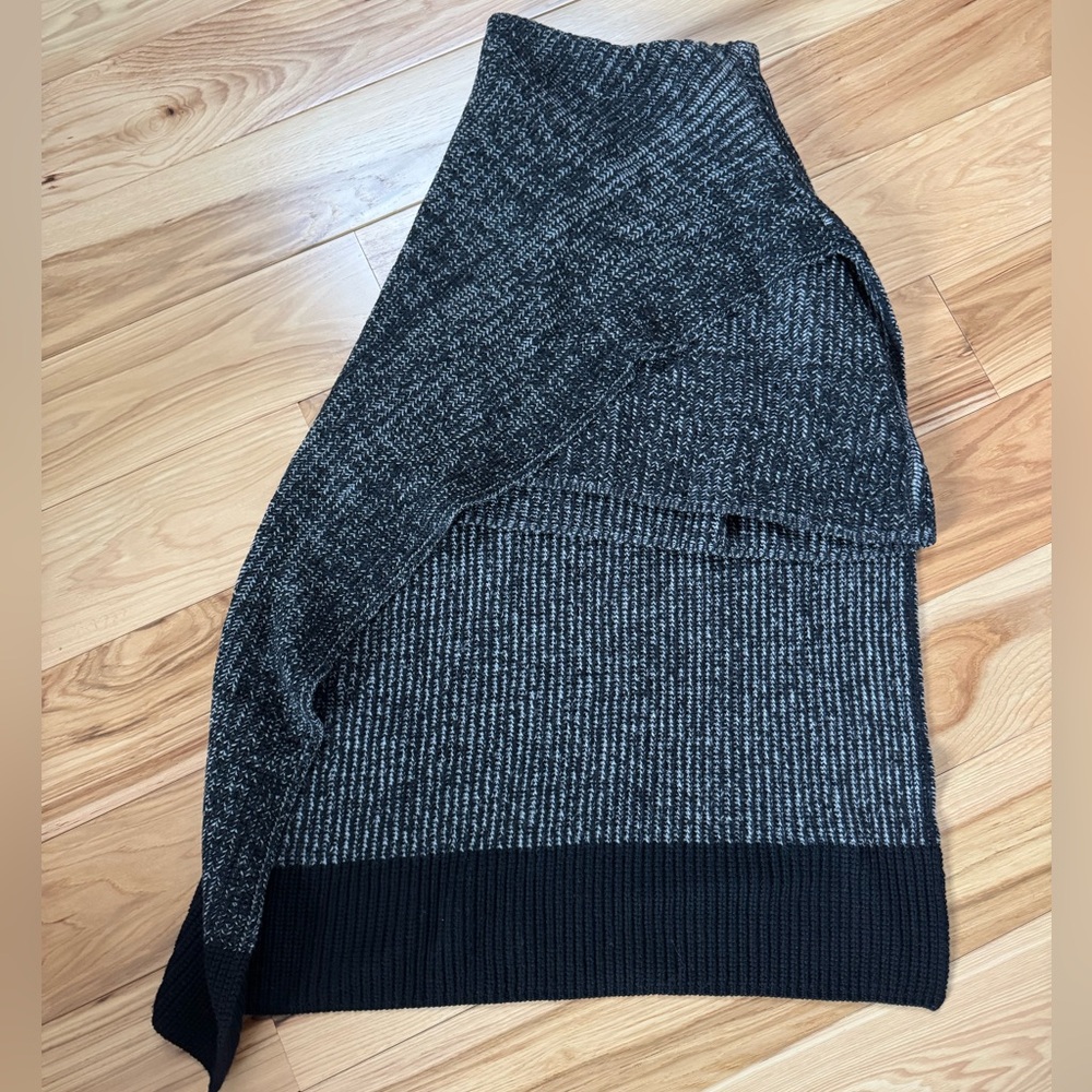 Bcbgmaxazria cape pancho turtleneck sweater one size grey/black